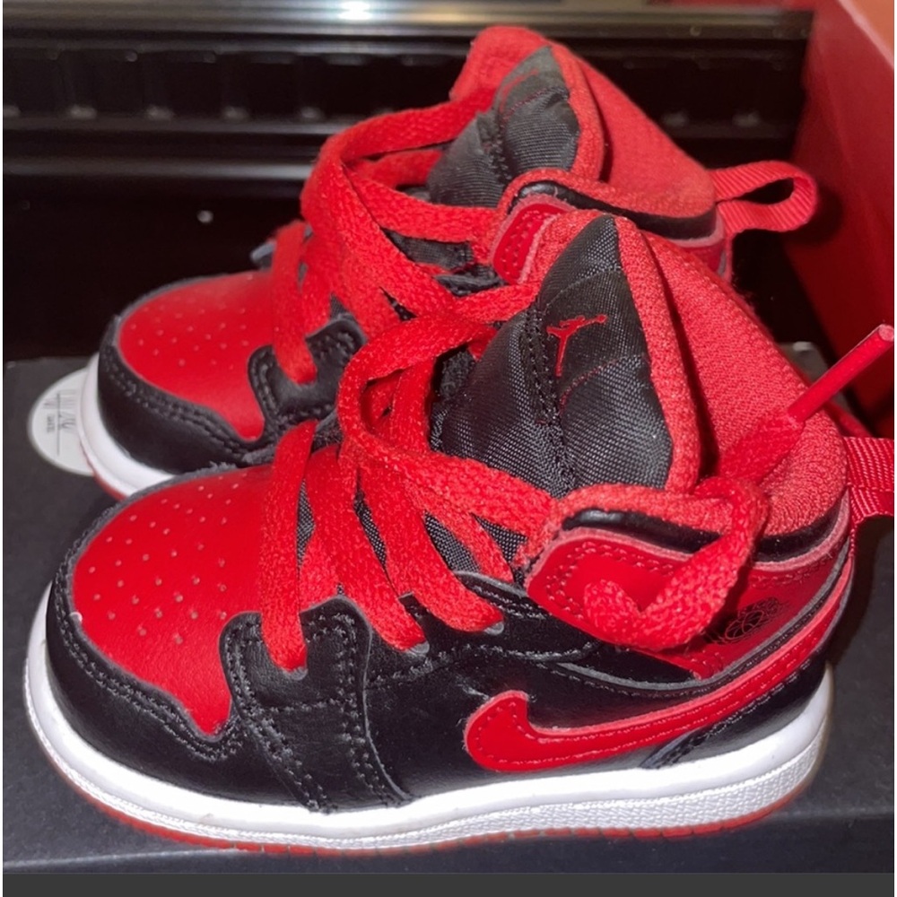 Nike Blk/red size 4.5C